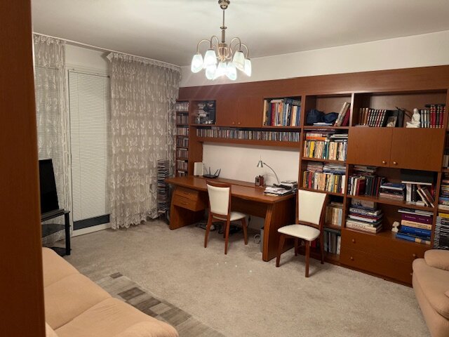 Calea Victoriei colt cu Lipscani, vanzare ap 4 cam in bloc 1980,